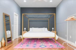 Cute Studio with King Bed - Prime Location